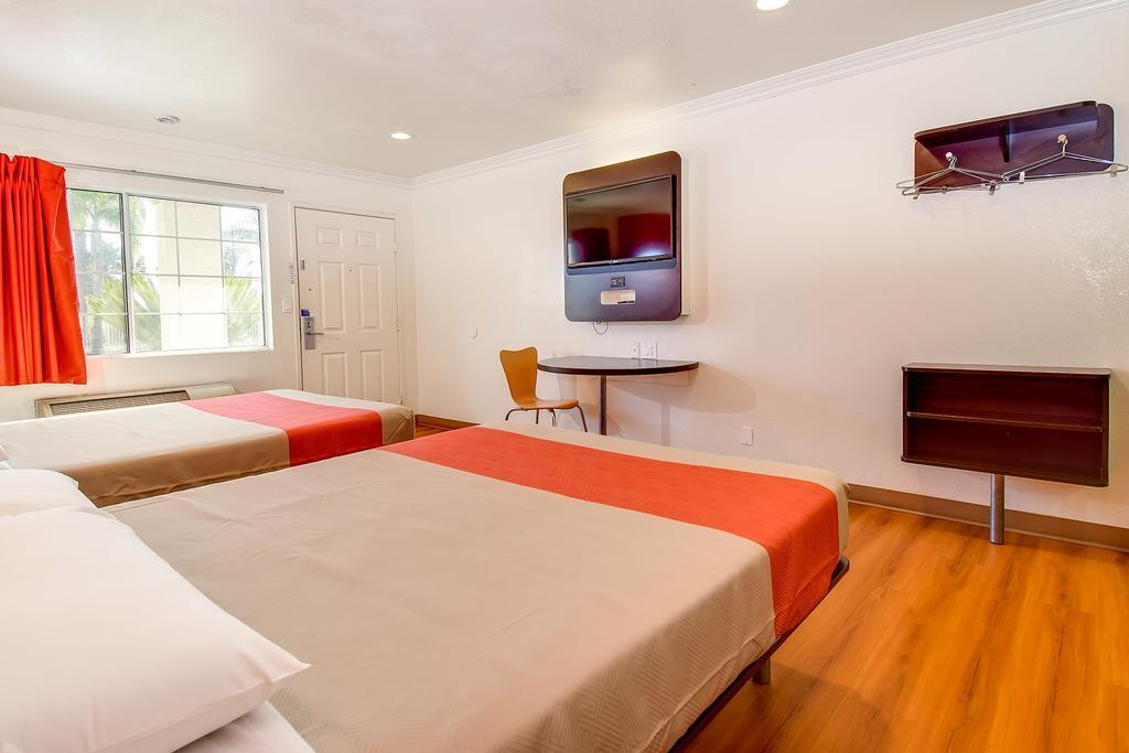 Motel 6 Garden Grove Eksteriør bilde