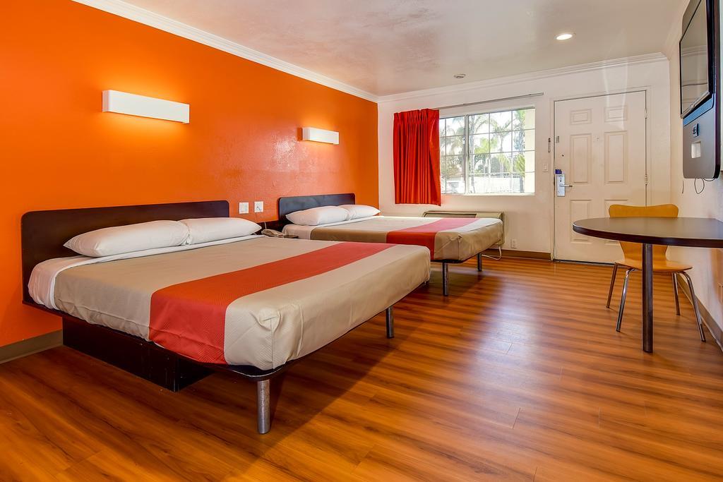 Motel 6 Garden Grove Eksteriør bilde