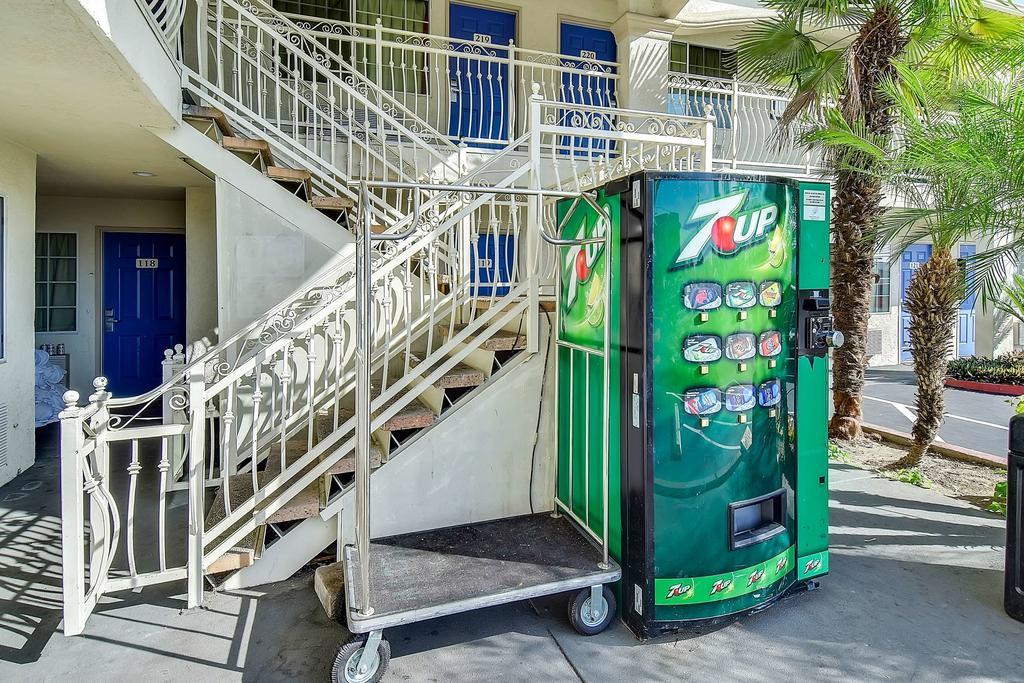 Motel 6 Garden Grove Eksteriør bilde