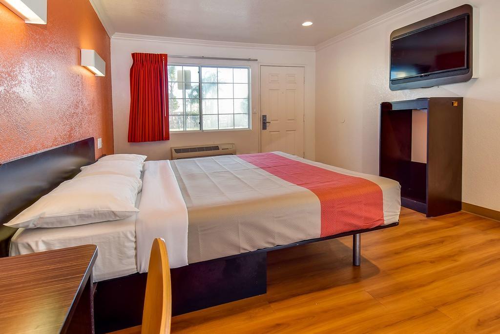 Motel 6 Garden Grove Eksteriør bilde