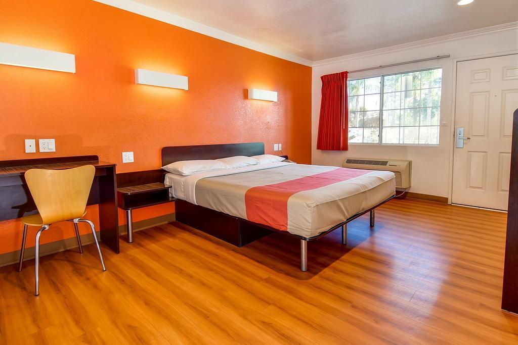 Motel 6 Garden Grove Eksteriør bilde