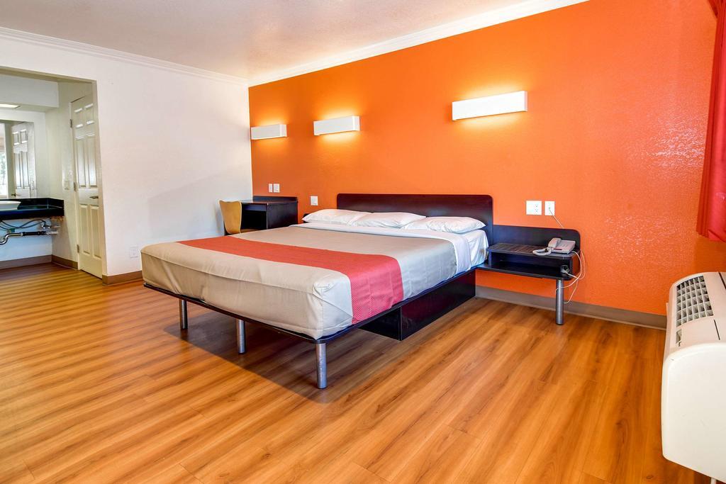 Motel 6 Garden Grove Eksteriør bilde