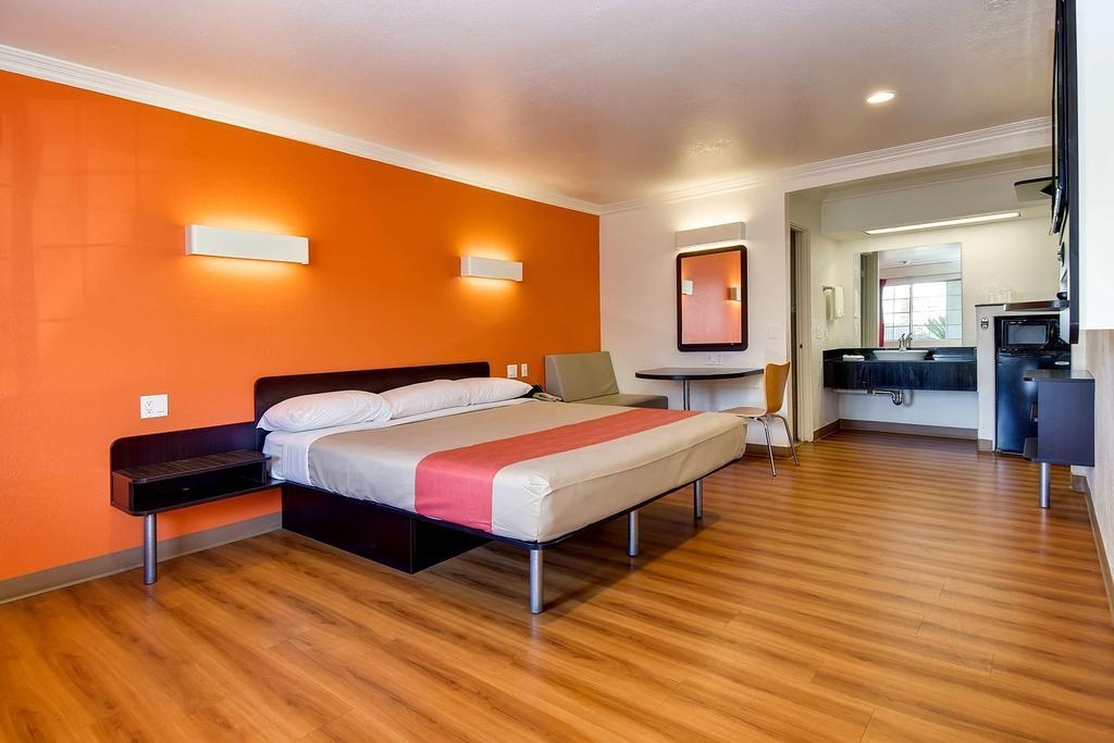 Motel 6 Garden Grove Eksteriør bilde